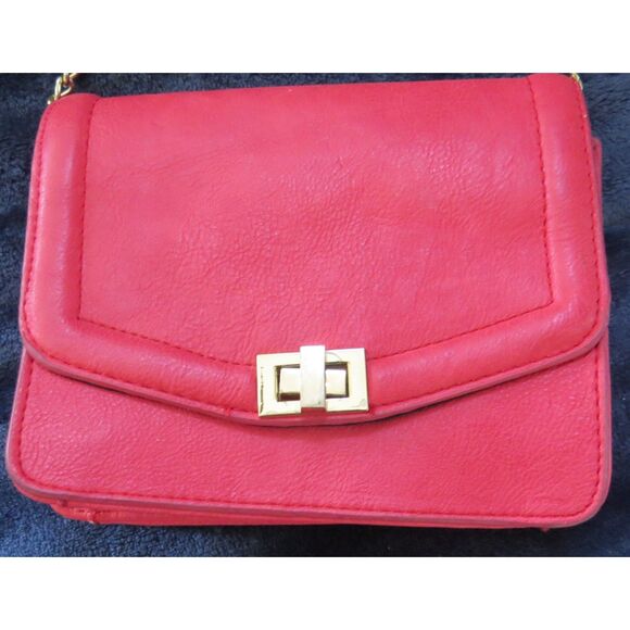 Forever 21  Faux Leather Crossbody Bag with Gold Chain  Red  EUC - Picture 3 of 11